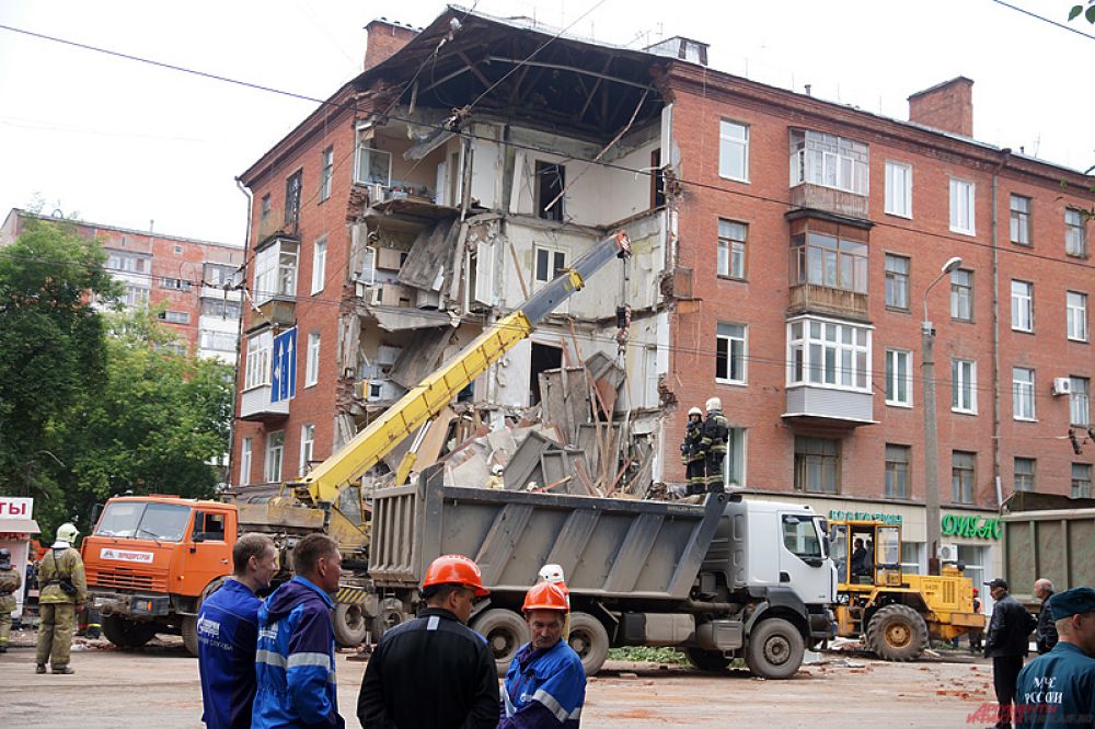 Частичное обрушение дома произошло в шесть утра в Перми по улице Куйбышева, 103.
