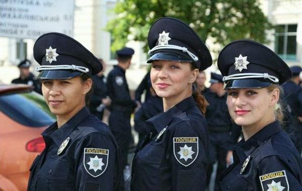 Самые красивые девушки-полицейские в Киеве