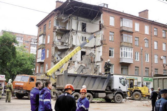 При разборе завалов спасатели вывезли более 660 кубометров строительного мусора и разрушенных конструкций.