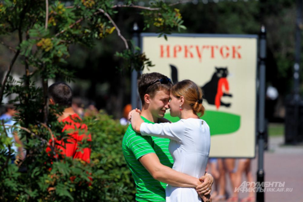 День поцелуев - это рекламная акция Любви.