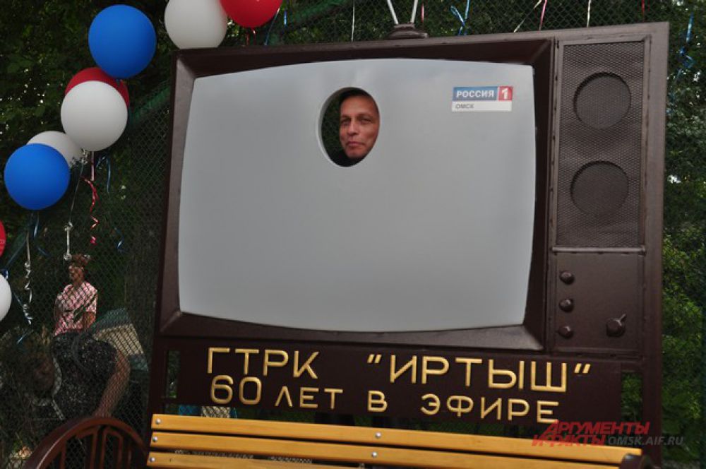 В Воскресенском сквере открылась телевизионная лавочка.