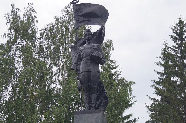 Памятник в парке Победы в Чебаркуле. 