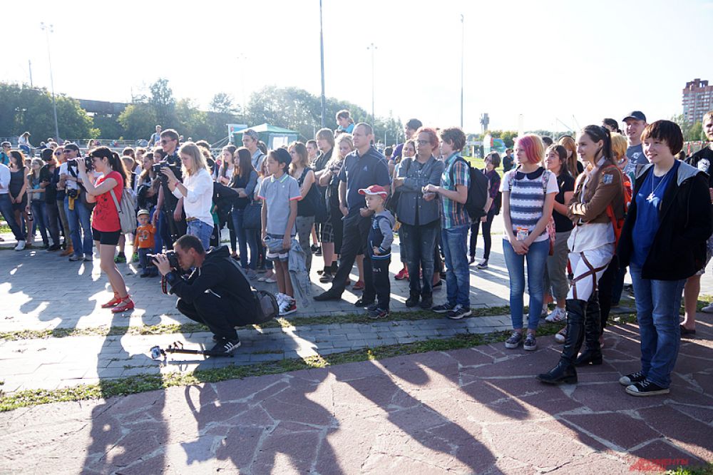 Посмотреть на мероприятие пришли сотни жителей города.