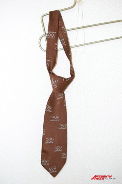Мужской галстук, выпущенный в честь Олимпиады-80, ценится коллекционерами. 
