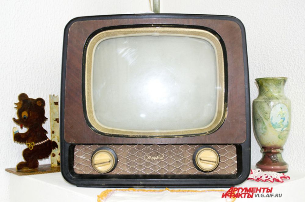 Телевизор «Старт-2» весил около 20 килограмм. В 1961 году его можно было купить за 230 рублей.