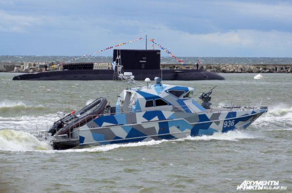 Подводная лодка «Старый Оскол», спущенная на воду в прошлом году, прибыла в Балтийск за несколько дней до торжеств.