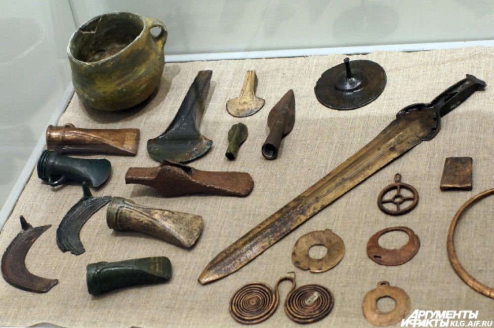 Оружие, орудия труда и украшения. Эпоха бронзы - ранний железный век. 1000-300 года до нашей эры.