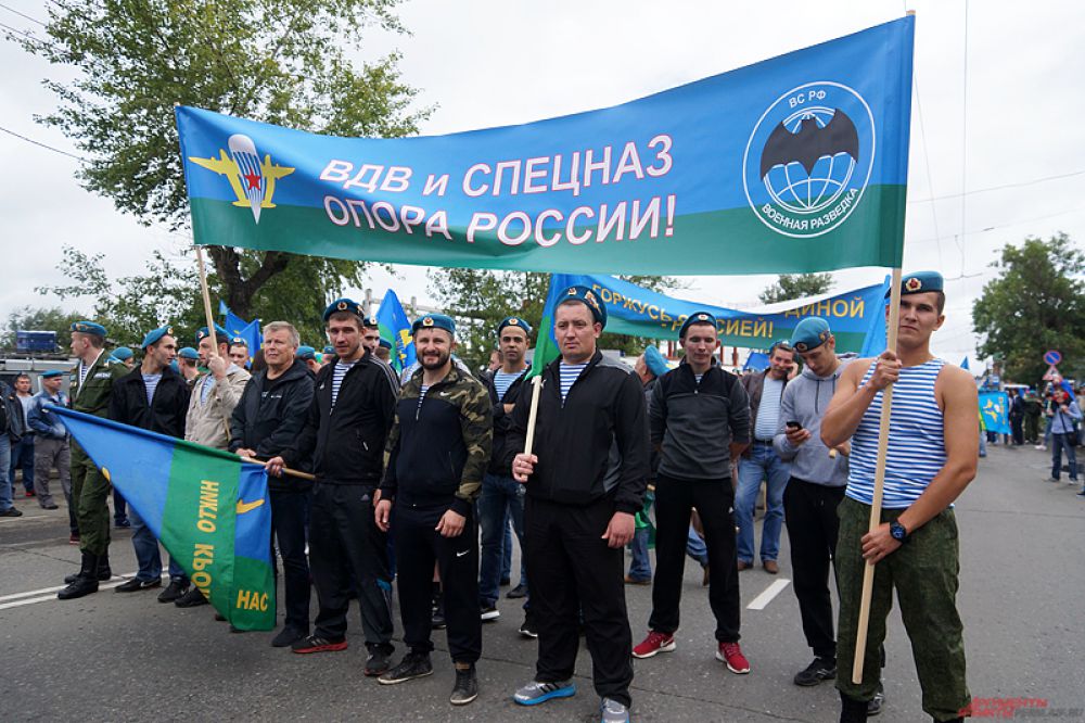 По традиции, в Перми состоялся марш солдат по центру города.