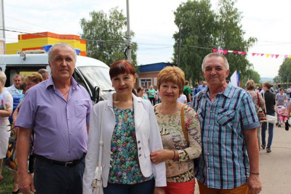 Селивановы и Яблоковы - доктора, переехали в Ульяновск и Самару, но на День Карсуна явились