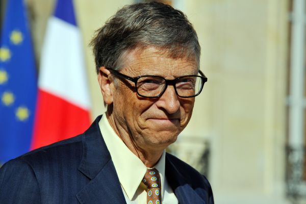 Проще всего было оценить богатство Билла Гейтса. Он самый состоятельный из ныне живущих людей. Forbes оценил чистую стоимость активов основателя компании Microsoft в 78,9 миллиарда долларов. Однако в список Гейтс попал с трудом - он занял девятое место.