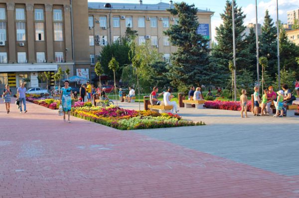 Тротуарная плитка от «Оникса» украшает площадь Советскую.