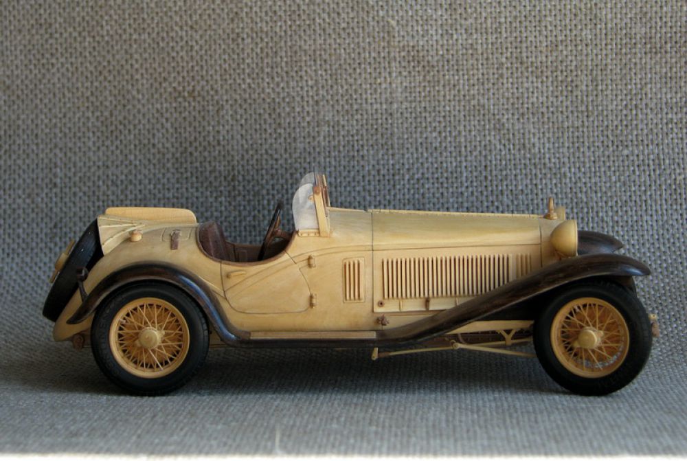 Деревянная модель автомобиля Alfa Romeo 8C.
