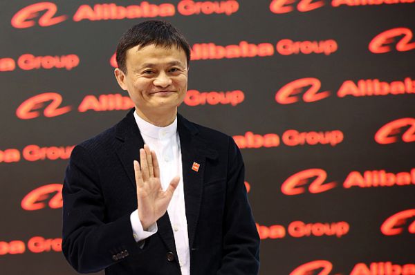 Бывший учитель английского Джек Ма, состояние которого эксперты издания оценили в $22,7 млрд, сделал то, что не удавалось ни одному бизнесмену из Китая до него. В сентябре 2014 года его интернет-гигант Alibaba Group вышла на IPO в Нью-Йорке. Компания сумела привлечь в совокупности рекордные $25 млрд. В структуру Alibaba Group входят несколько торговых площадок. Непосредственно Alibaba.com для представителей малого бизнеса, Taobao.com, маркетплейс Aliexpress и Tmall.com. 