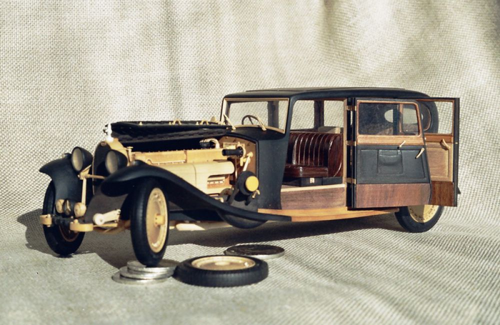 Модель автомобиля Bugatti (Limosine «Carrosserie Park Ward» type 41) 1933 года.