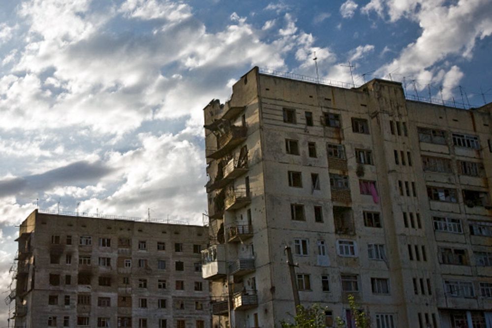 По данным властей Южной Осетии, в результате нападения грузинской армии погибли более 1,5 тысяч человек, однако Следственный комитет при прокуратуре РФ документально подтвердил гибель 162 жителей республики. СКП РФ признал погибшими в ходе грузино-осетинского конфликта в августе 2008 года 67 российских военнослужащих.