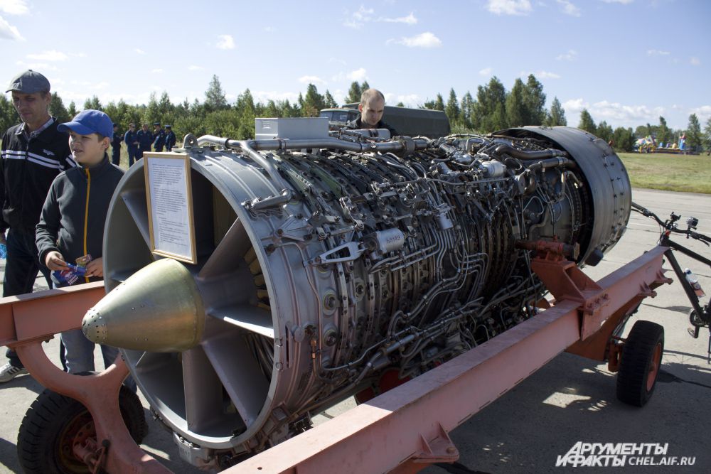 АЛ-21ф-3 - трубодвигатель с форсажными камерами. Устанавливался на фронтовые бомбардировщики Су-24, а так же на Су-17 и МиГ23Б.