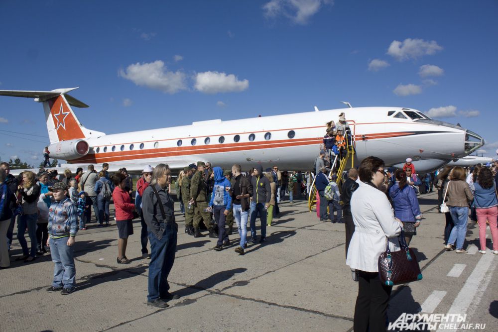 Пассажирский самолет ТУ-134Ш.