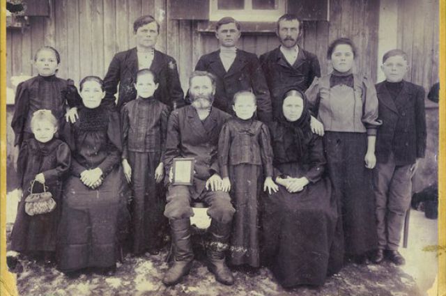 Ассимилировавшиеся немцы в д. Новосаратовка, 1930 год.