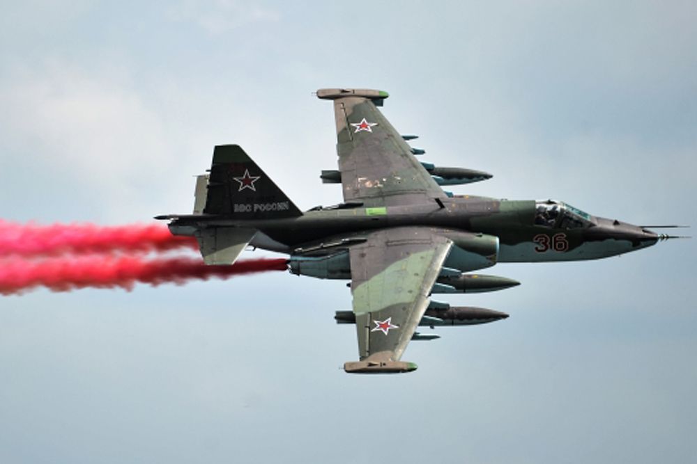 Бронированный дозвуковой штурмовик Су-25, получивший прозвище «Грач», предназначен для непосредственной поддержки сухопутных войск над полем боя днем и ночью при прямой видимости цели, а также уничтожения объектов с заданными координатами круглосуточно в любых метеоусловиях. Является одним из самых массовых самолетов Советской и Российской армии. Он участвовал во многих боевых действиях.