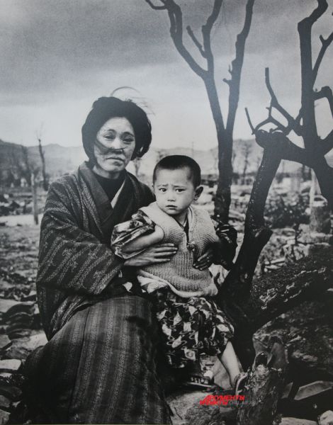 Мать с ребёнком в Хиросиме