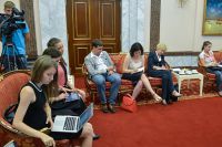 Журналисты на встрече с губернатором Миклушевским.