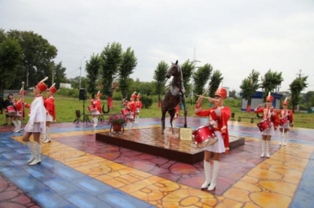 Кузбасс, г. Прокопьевск. Памятник лошади, которая помогала горнякам, возила вагонетки с углем в шахтах.