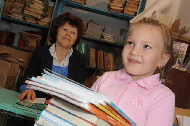 Почти все школьные библиотеке в омской области полностью укомплектованы.