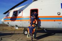 Часть пострадавших спасатели привезли в Хабаровск на вертолете