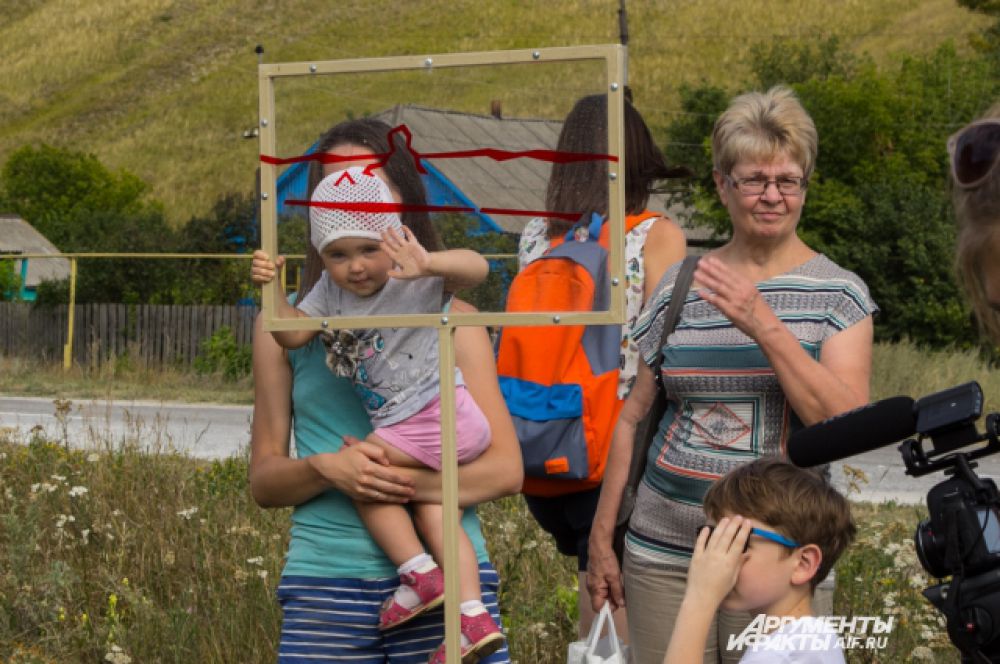 Дети исследуют дивногорские ландшафты.
