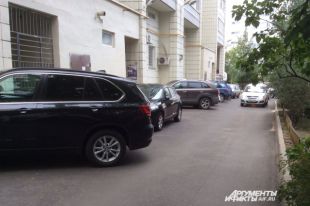 Парковка на ул. Достоевского, 42