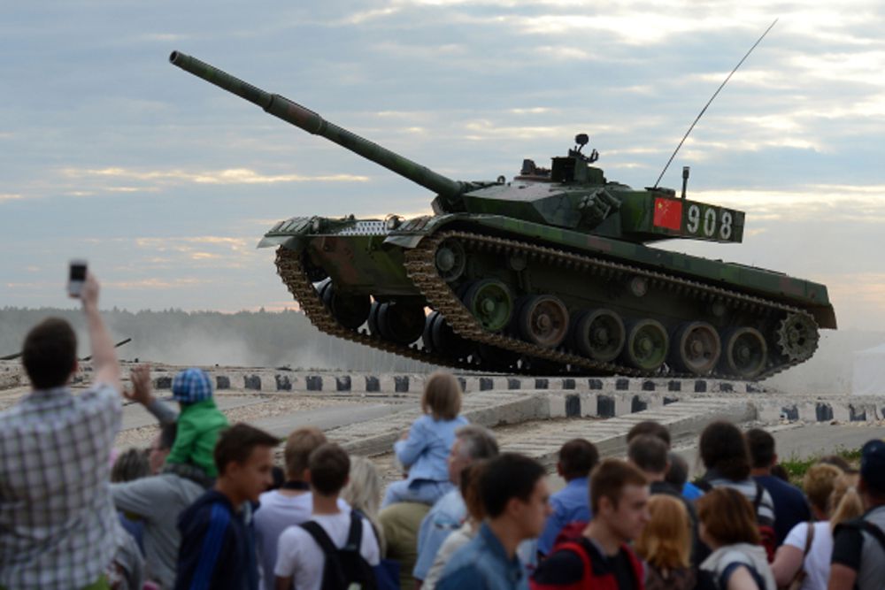 Кроме того, преодолеть водный рубеж, противотанковый ров, понтонный мост и другие препятствия.