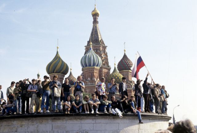 Москвичи на митинге на Красной площади.