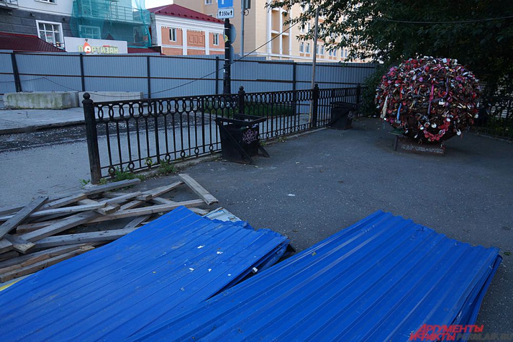 Реконструкцию лестничного спуска планируют завершить к ноябрю 2015 года.