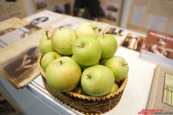 Стоит отметить, что в день открытия выставки православные верующие отмечают праздник Преображения Господня (Яблочный Спас).