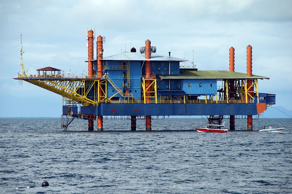 Seaventures Dive Resort — остров Сипадан, Малайзия. Отель оборудован на бывшей нефтяной платформе. Здесь можно совершить погружение, не выходя из отеля: достаточно опуститься под воду на лифте.