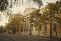 Здание госпиталя имени Н.Н. Бурденко со стороны Госпитальной улицы.