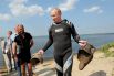 10 августа 2011 года. Владимир Путин обнаружил древние амфоры во время погружения на дно Таманского залива.