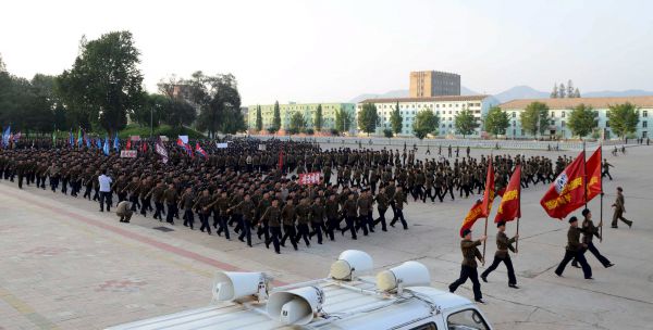 Северокорейцы, которые решили присоединиться к армии КНДР.
