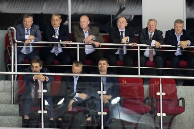 VIP-чиновники Челябинска на хоккее.