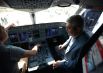 Вице-президент Ирана Сорену Саттари (слева) в кабине самолета МС-21.