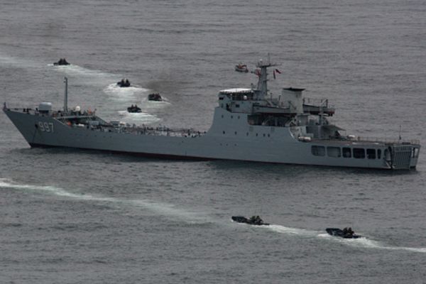 Десантный корабль военно-морских сил КНР «Юньвушань». 