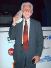 Мартин Купер – американский инженер и физик, известен как человек, совершивший первый звонок по сотовому телефону. Именно за это достижение он и попал в Книгу Гинесса в 1973 году.