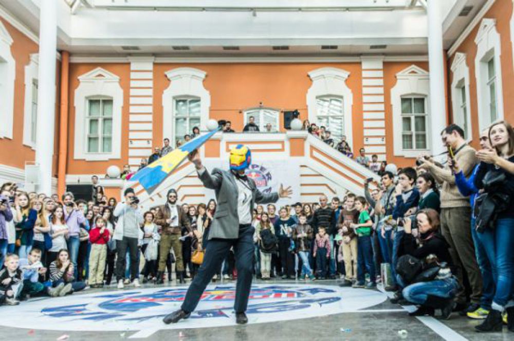 Санкт-Петербург. Национальный этап чемпионата мира по запуску бумажных самолетов
