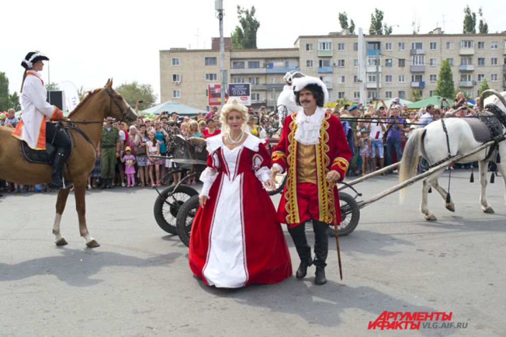 Император Петр Первый прибыл на парад последним.