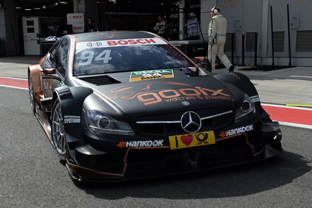 Пилот команды Mercedes-AMG DTM Team HWA Паскаль Верляйн (Германия) во время квалификационных заездов российского этапа гоночной серии DTM на автодроме Moscow Raceway в Московской области.