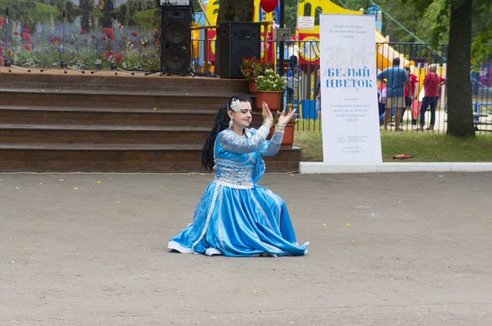 Танцы были не только русскими народными.