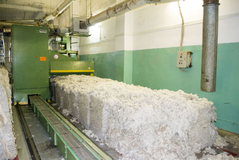 Основным сырьем для выработки тканей на «Камышинском текстиле» является хлопковолокно, которое поставляется из стран ближнего зарубежья.