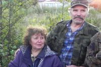 Мария Исайчик с волонтёром Владимиром Чечушковым, предложившим ещё раз прочесать дорогу