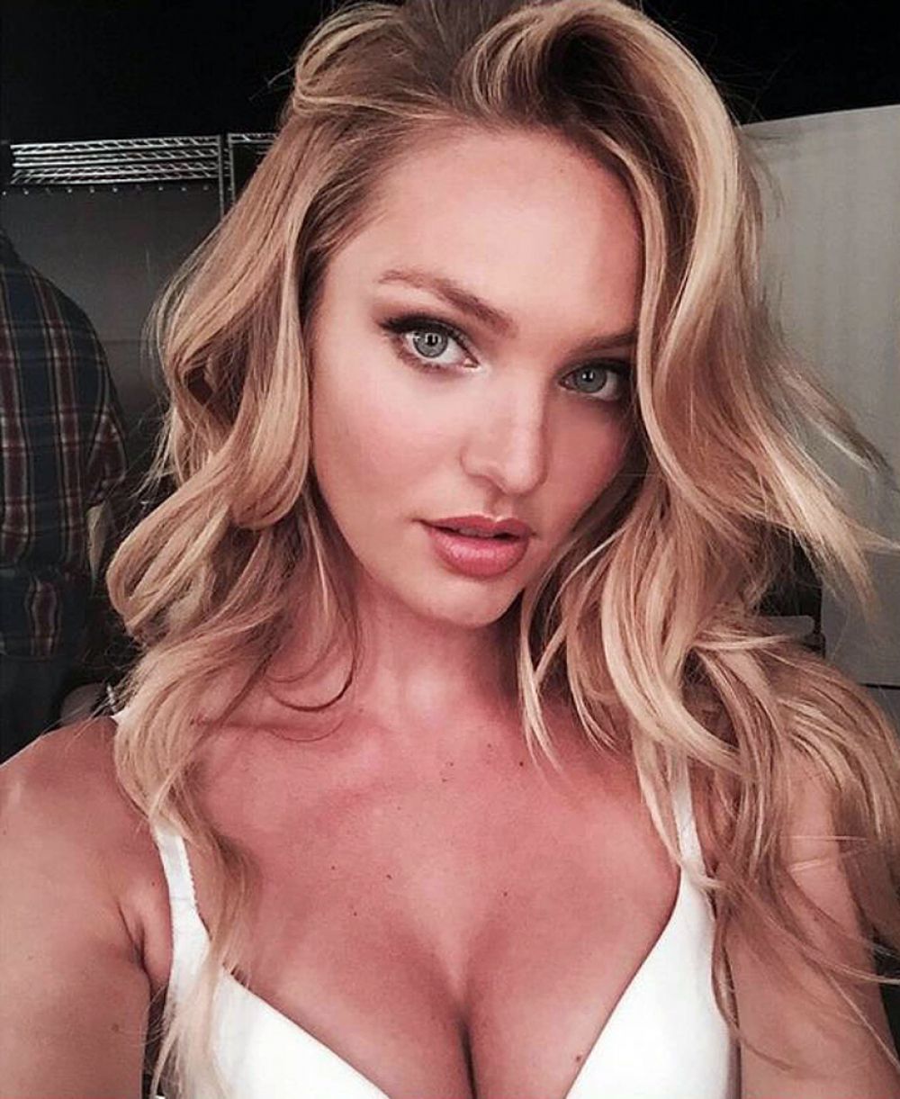 Второе место в ТОП-100 заняла супермодель и «ангел» Victoria’s Secret 26-летняя Кэндис Свейнпол. В прошлом году американский Maxim отдал ей титул самой желанной из ныне живущих женщин. Этим летом Кэндис доказала, что все также прекрасна, снявшись обнаженной для нового номера французского журнала Lui.