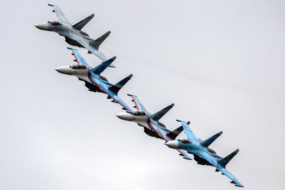 Пилотажная группа «Соколы России».